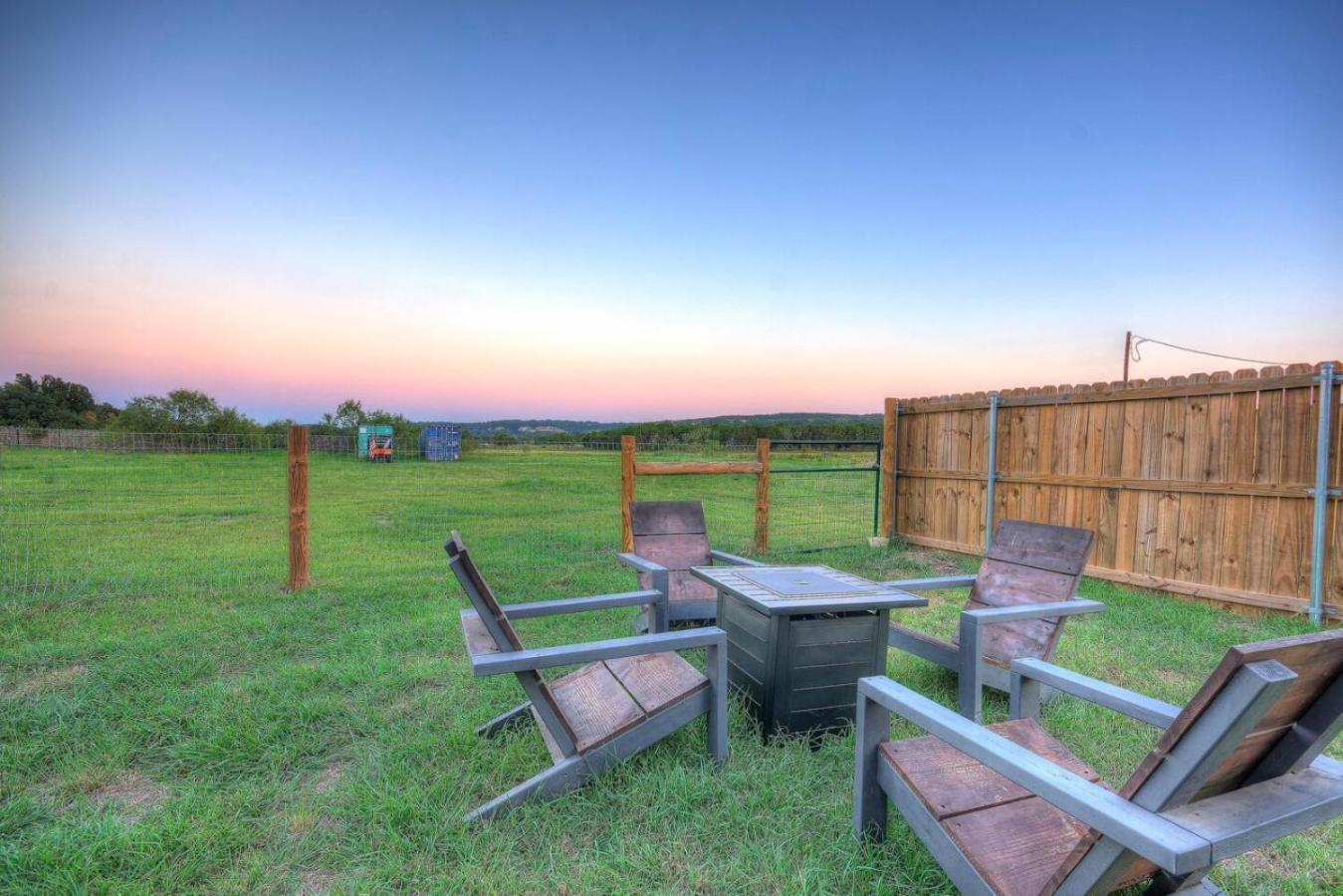 The Lodge At Little Ranches Central Sleeps 26 Wimberley Zewnętrze zdjęcie